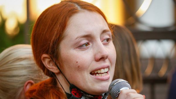 "Он не мог меня оставить". Девушка погибшего белорусского активиста Шишова не верит в его самоубийство