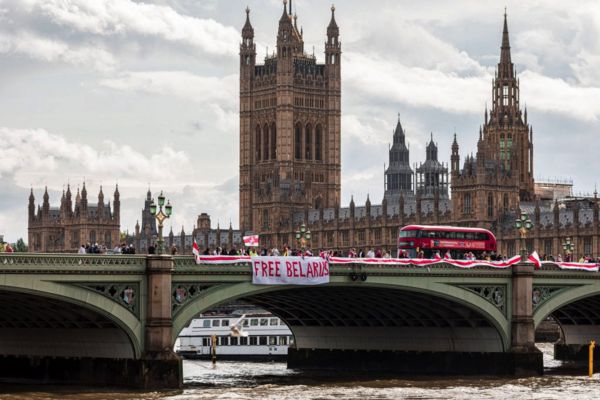 "Вы нас с россиянами толкаете к Третьей мировой?" Лукашенко поговорил с журналистами