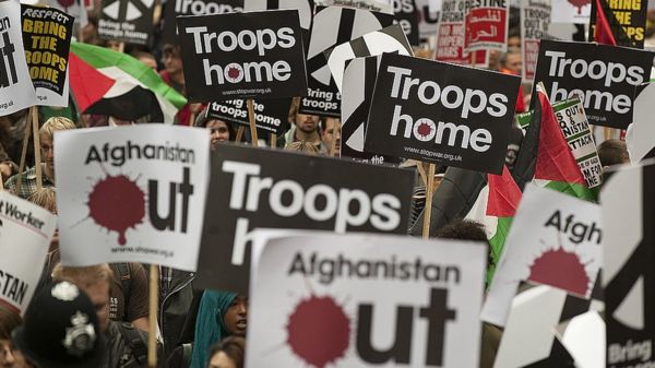 Дайджест: Байден защищается; эвакуация из аэропорта Кабула возобновилась; Боба Дилана обвиняют в совращении ребенка