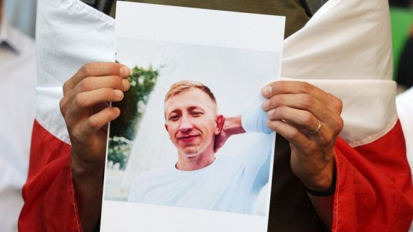 "Он не мог меня оставить". Девушка погибшего белорусского активиста Шишова не верит в его самоубийство