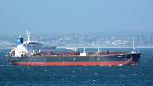 Удар дронов по танкеру. США и Израиль обвинили Иран в нападении на судно около Омана