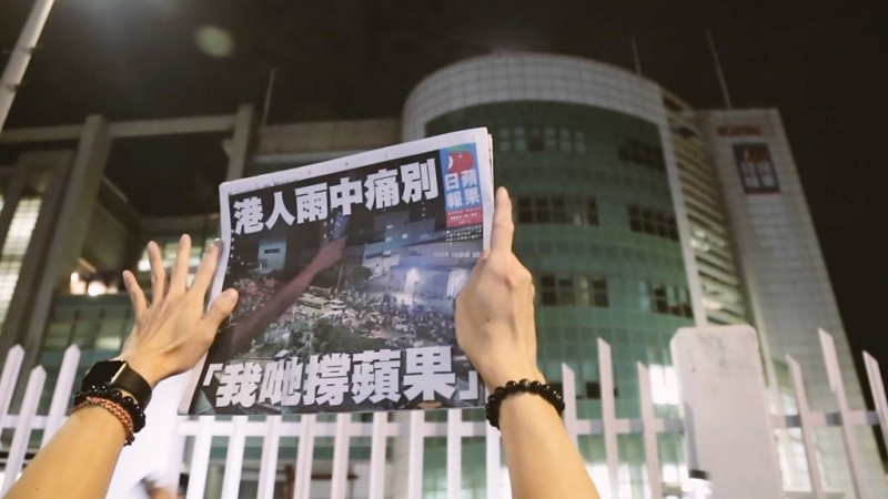 Байден разрешил жителям Гонконга, уехавшим в США, оставаться там по полтора года. Пекин негодует