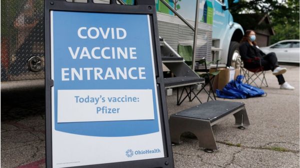 Вакцина Pfizer стала первой, получившей окончательную лицензию на применение в США