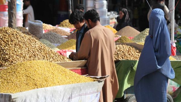 "Думаю, для нас все кончено". Что ждет женщин Афганистана при "Талибане"?