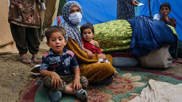 Дайджест: Байден защищается; эвакуация из аэропорта Кабула возобновилась; Боба Дилана обвиняют в совращении ребенка