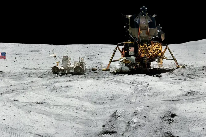 США не вернётся на Луну в 2024 году. У NASA нет скафандров