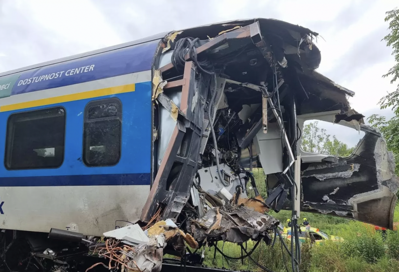 В Чехии столкнулись пассажирские поезда. Двое человек погибли, не менее 50 ранены