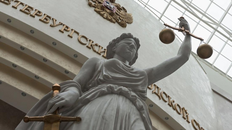 Житель Петербурга сменил пол и потребовал указать себя матерью в документах детей. Суд отказал