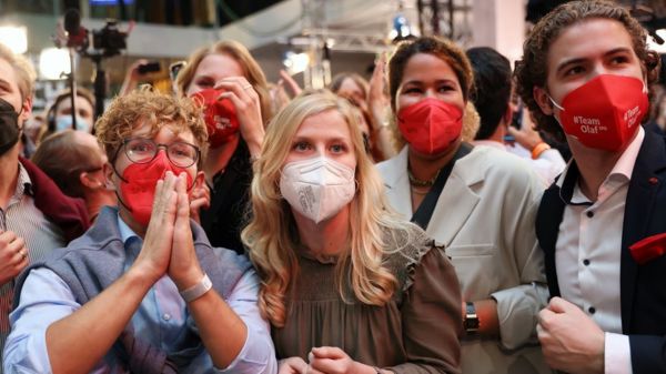 Дайджест: партия Меркель теряет лидерство, Германии грозит политический вакуум