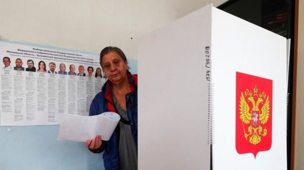 Вбросы на "надомке" и удаленные наблюдатели: как прошел второй день выборов