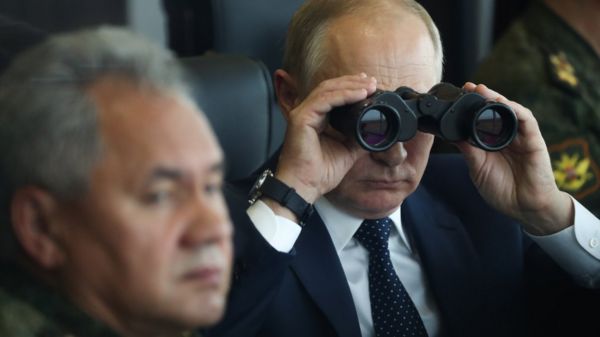 Путин ушел на самоизоляцию из-за случаев коронавируса в его окружении