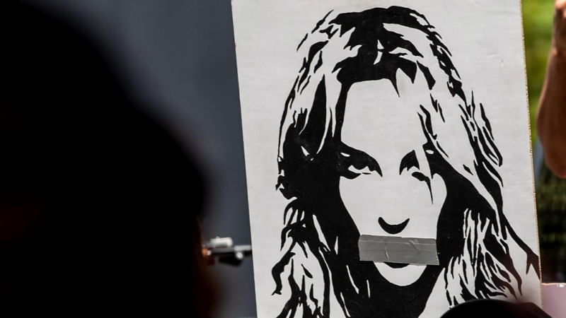 Бритни Спирс объявила о помолвке с Сэмом Асгари