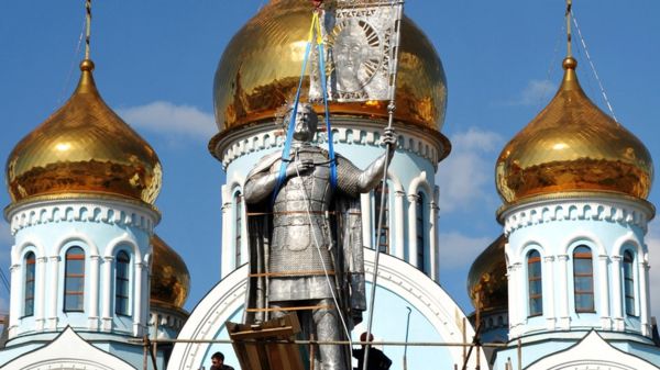 "Духовный суверенитет". Какие памятники Александру Невскому ставят в России