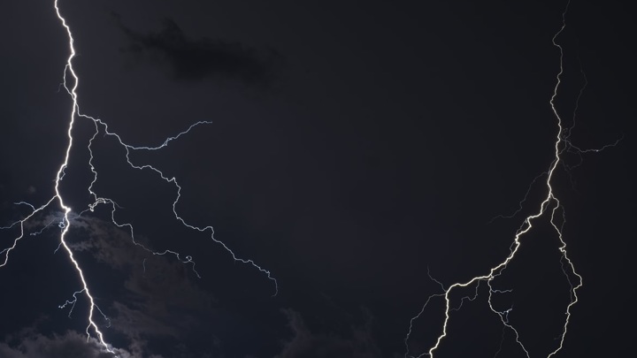 Как рождаются молнии? Учёные России предложили принципиально новое объяснение