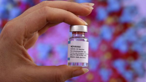 В России начали испытания новой вакцины от Covid-19. Что о ней известно?