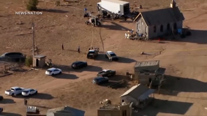 Актер Алек Болдуин на съемках случайно застрелил оператора из реквизитного оружия. Режиссер фильма тяжело ранен