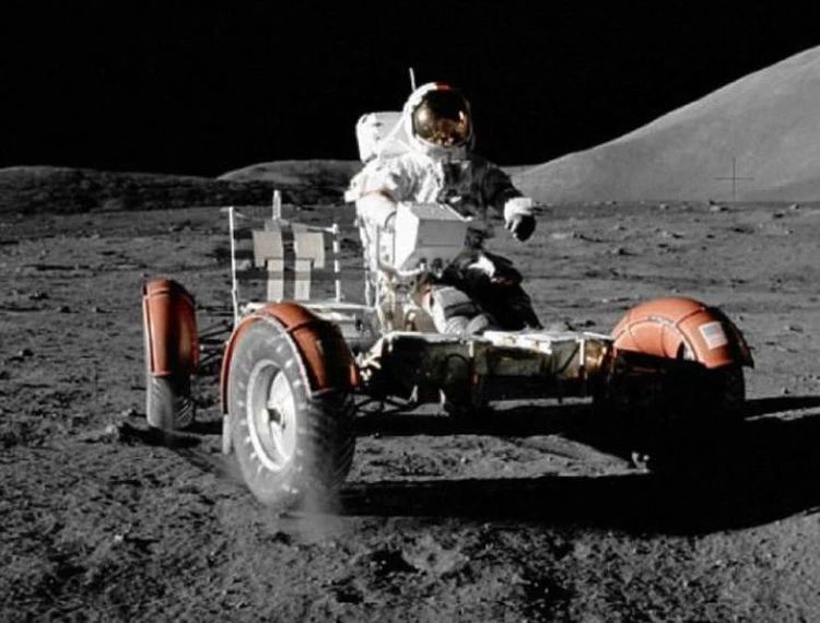 Американцы собрались ездить по Луне на мотоцикле