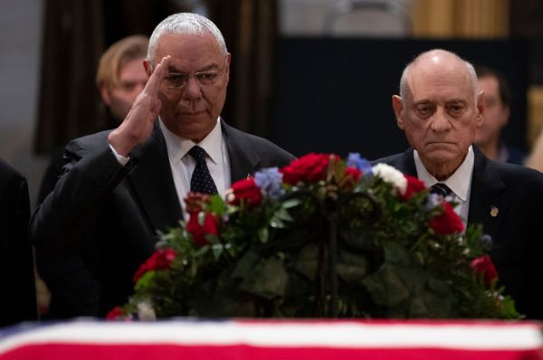 Бывший госсекретарь США Колин Пауэлл умер от осложнений ковида