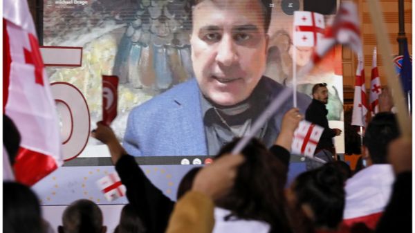 Выборы в Грузии: оппозиция готовится к борьбе за города, Саакашвили остается в тюрьме