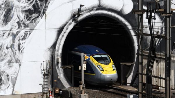 Дайджест: премьер Судана вернулся в резиденцию; в Бразилии одобрили обвинения против Болсонару