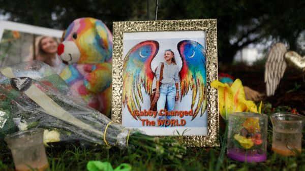 Вскрытие Габби Петито показало, что ее задушили