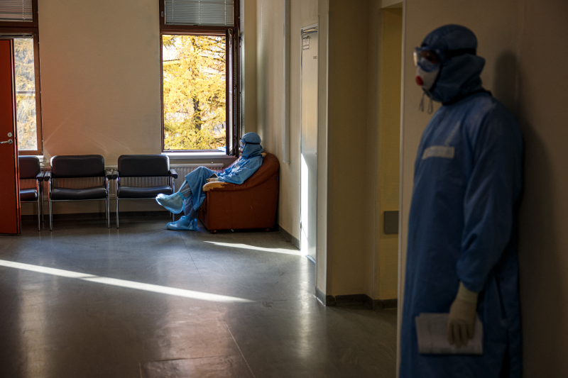 В Хакасии из-за коронавируса на период нерабочих дней ввели комендантский час