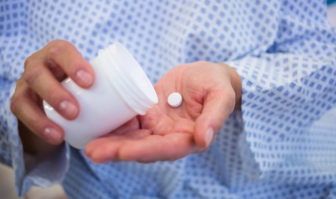 Власти США заказали первую крупную партию таблеток от COVID-19