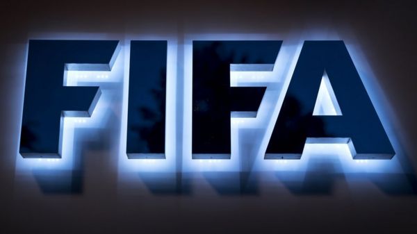 Бывших боссов ФИФА и УЕФА Зеппа Блаттера и Мишеля Платини обвинили в мошенничестве