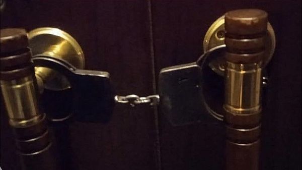 Генпрокуратура России потребовала ликвидировать правозащитное общество "Мемориал"*