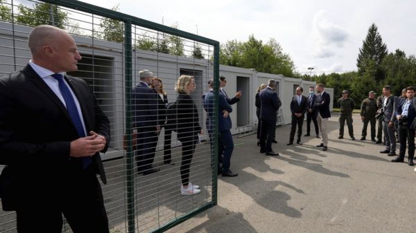 "Увижу - сообщу в полицию". Как Литва готовится к штурму мигрантов с территории Беларуси