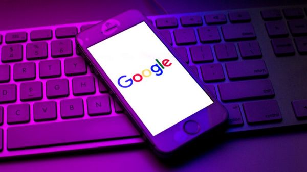 Apple, Facebook, Google и другие: Роскомнадзор назвал компании, попавшие под закон о "приземлении"