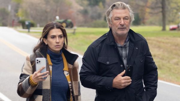 "Хаоса не было". Болдуин поддержал коллег, отвергающих обвинения в халатности на съемках "Ржавчины"