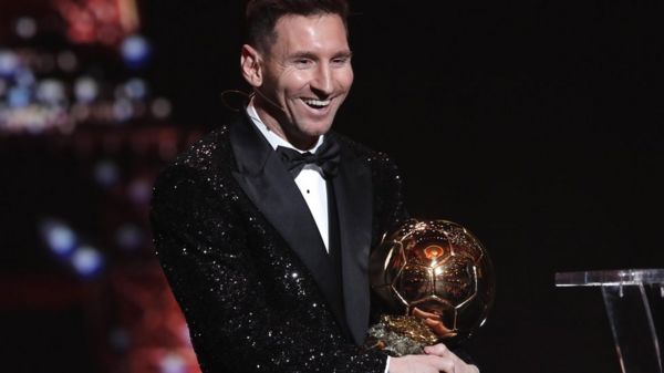 Дайджест: Байден просит не паниковать из-за "Омикрона"; глава МИ-6 рассказал об угрозах из Китая и России