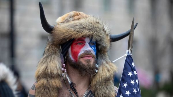 "Шаман QAnon" получил 41 месяц тюрьмы за участие в штурме Капитолия