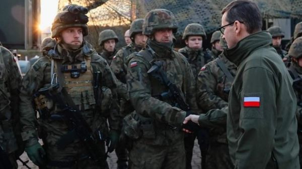 Польша опасается вооруженной эскалации конфликта вокруг беженцев на белорусской границе