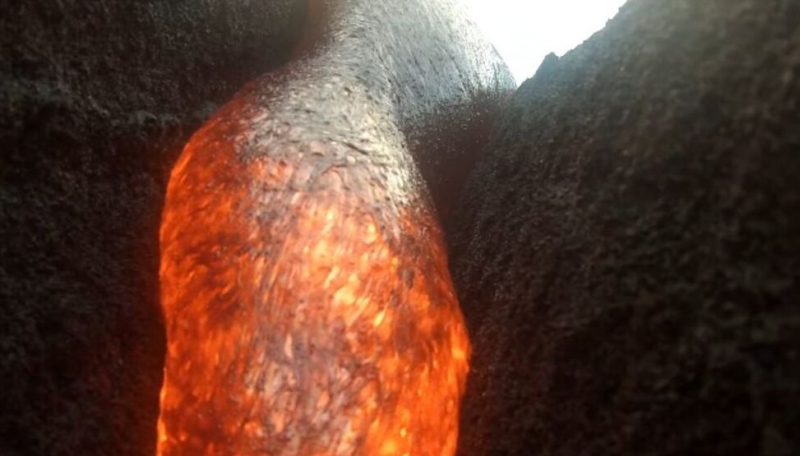 Как выглядит поток лавы изнутри