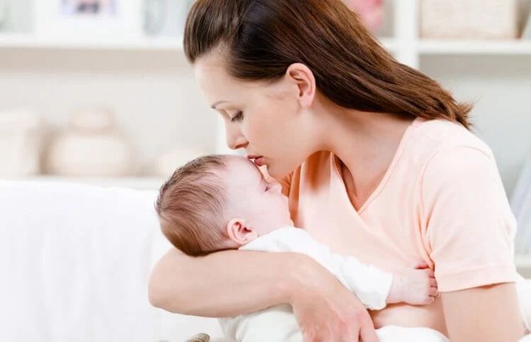 Младенцы выделяют феромоны, которые делают женщин агрессивными, а мужчин — спокойными