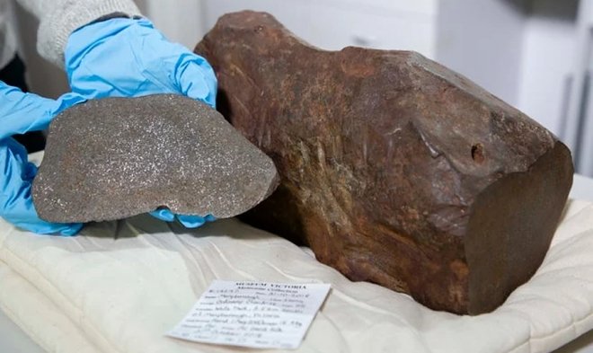 Найденный жителем Австралии гигантский «золотой самородок» оказался кое-чем гораздо более ценным