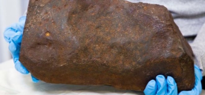 Найденный жителем Австралии гигантский «золотой самородок» оказался кое-чем гораздо более ценным