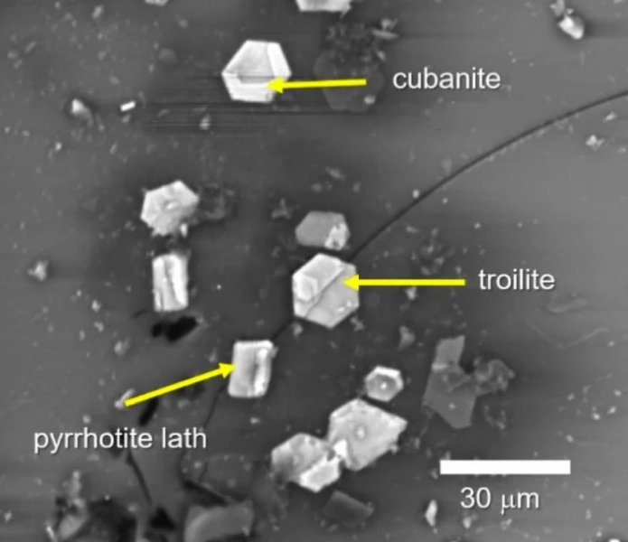 Таинственные осколки внеземного стекла разбросаны по пустыне Атакама в Чили