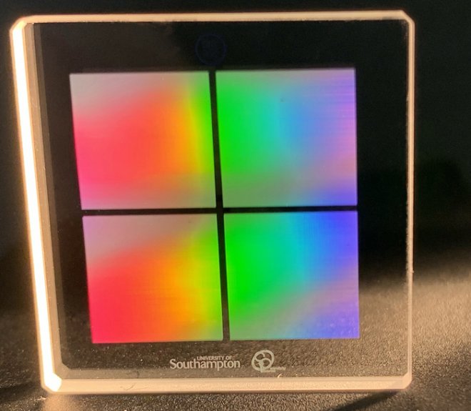 Технология хранения данных 5D позволит записать на стеклянный диск до 500 Тб 