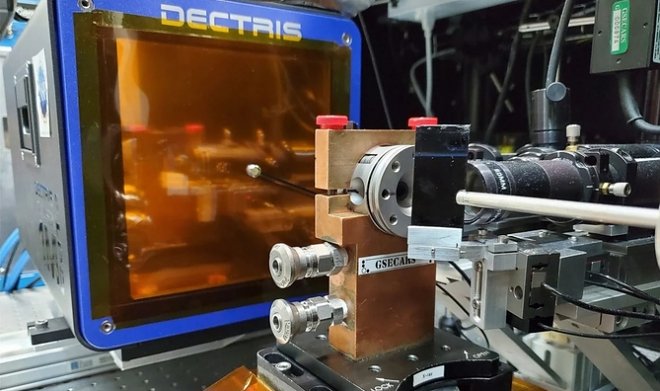 Ученым удалось получить странный суперионный лед, который можно найти на других планетах