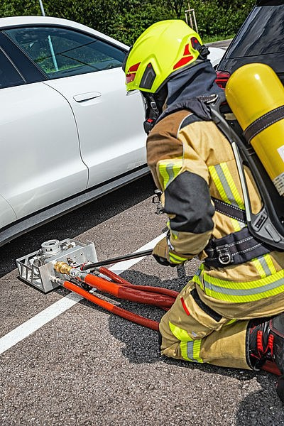 В Австрии разработали уникальную систему пожаротушения электромобилей