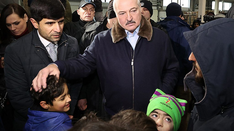 Минск вводит контрсанкции в адрес Запада; 7 тыс. мигрантов все еще пытаются попасть в Евросоюз. Главное в Беларуси за неделю