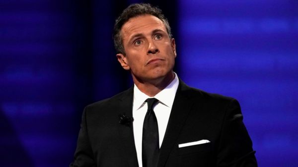 Си-эн-эн уволила Криса Куомо за помощь брату - экс-губернатору Нью-Йорка, обвиненному в домогательствах