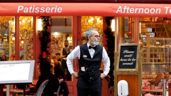 Коронавирус в мире: риск госпитализации при "Омикроне" резко падает, Испания и Италия возвращают маски на улице