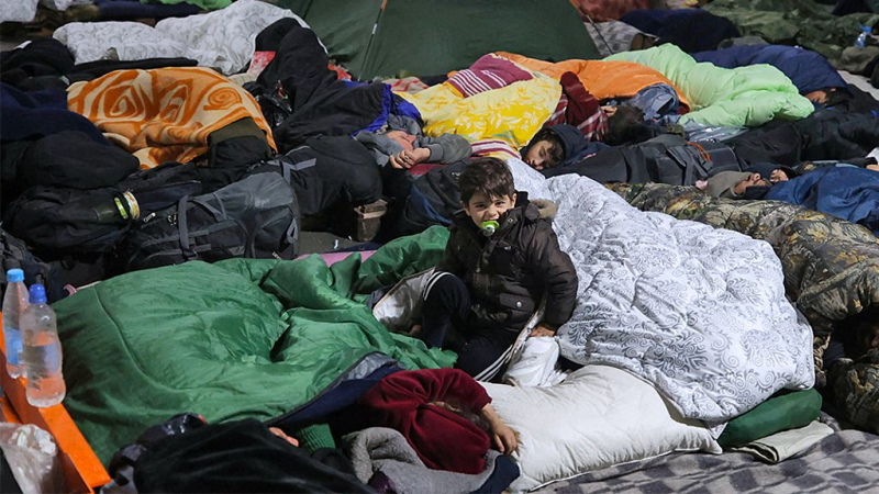 Лукашенко в интервью Би-би-си признал, что кто-то помог мигрантам перейти границу с Польшей; разбираться он не будет