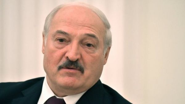 Лукашенко в интервью Би-би-си признал, что кто-то помог мигрантам перейти границу с Польшей; разбираться он не будет
