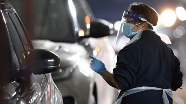 Коронавирус: Лондон объявил чрезвычайную ситуацию из-за "Омикрона", Нидерланды ввели жесткий локдаун