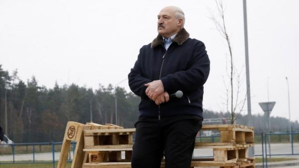 Поправки в конституцию Беларуси: Лукашенко как отец нации и уступка Кремлю